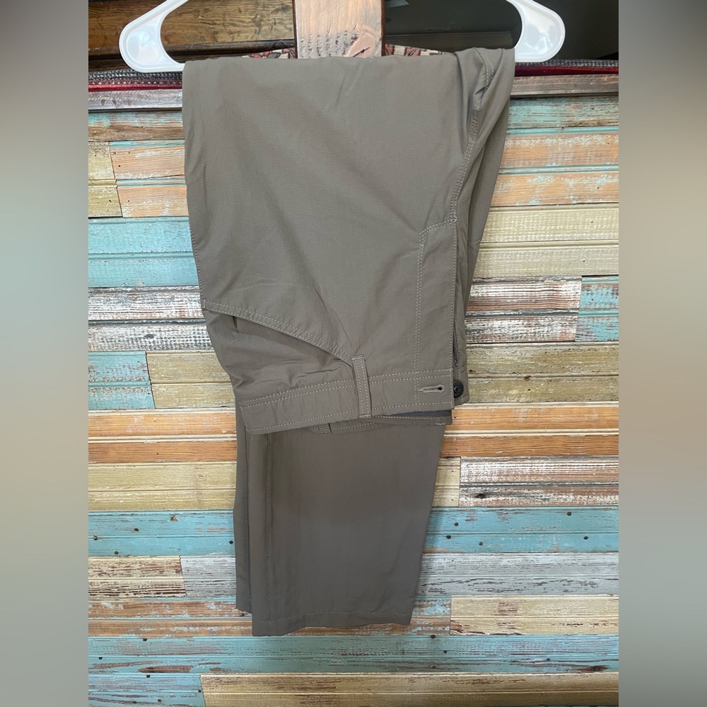 Ascend men’s casual pants, size 36/32, perfect condition